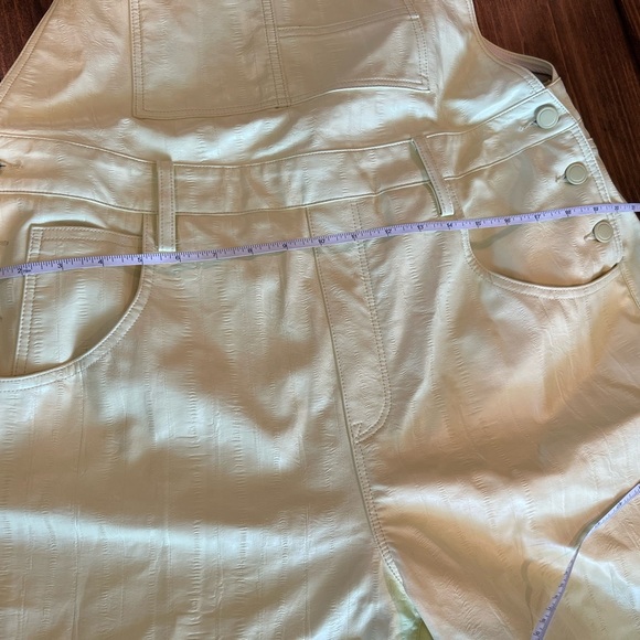 Good American women’s key lime, yellow faux leather overalls, size 15, straight - Picture 14 of 16